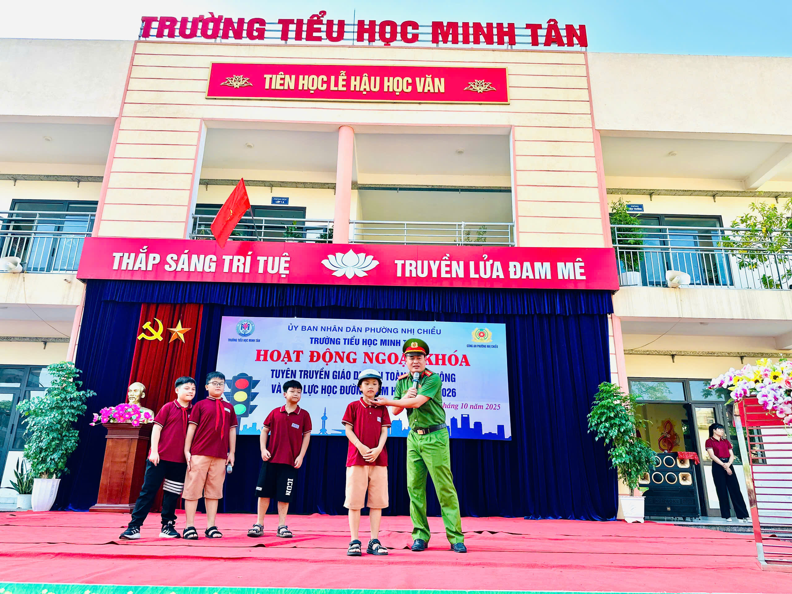 Công an phường Nhị Chiểu phối hợp tổ chức chuyên đề “An toàn giao thông và phòng chống bạo lực học đường” tại trường Tiểu học Minh Tân
